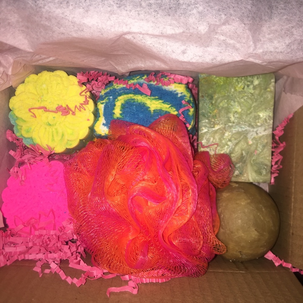 Bare Skin Box by Divatude Bath Bombs, Soap Bundle